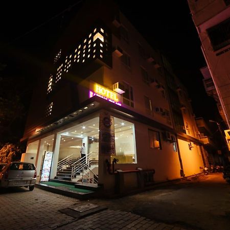 Radical Palace Hotel And Restaurant Lucknow Zewnętrze zdjęcie