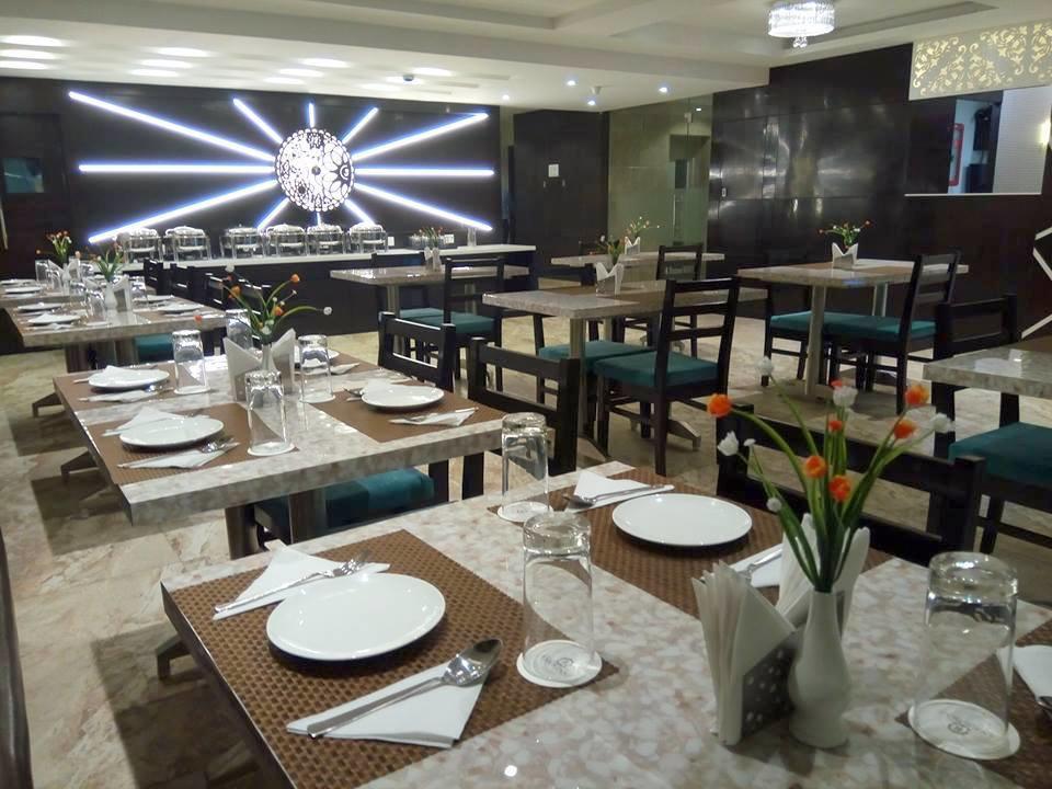 Radical Palace Hotel And Restaurant Lucknow Zewnętrze zdjęcie