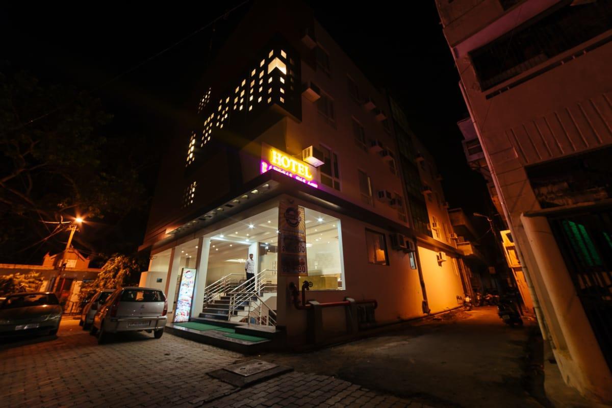 Radical Palace Hotel And Restaurant Lucknow Zewnętrze zdjęcie